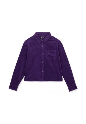 Paars corduroy knoop-shirt met een kraag, lange mouwen, één borstzak en ribbelstructuur. Verkorte ontwerp.