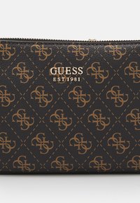 Guess KASINTA DOUBLE ZIP POUCH SET - Käsilaukku - brown/multi