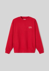 Sweat-shirt en coton rouge avec un col rond et des manches longues. Petit logo texte blanc sur la poitrine. Poignets et ourlet côtelés.