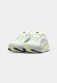 Nike Performance VOMERO 18 - Tenisice za cestovno trčanje - summit white/black/barely volt/light silver/metallic silver