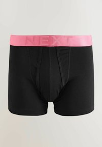 Boxer briefs pour hommes noirs avec une ceinture élastique rose portant le mot "NEXT" embossé à l'avant.