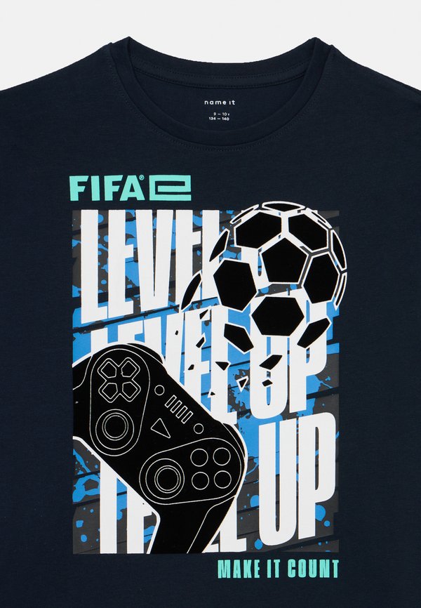 NKMADIAN FIFAE BOX - Print T-shirt3