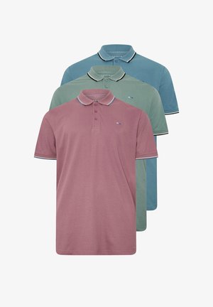 Drei kurzärmelige Poloshirts in staubigem Rosa, Salbeigrün und Schieferblau, jeweils mit geknöpftem Kragen und kleinem Logo auf der Brust.