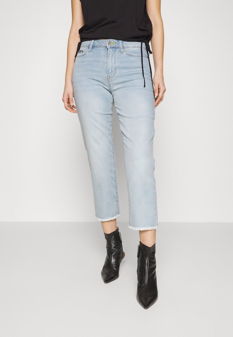 DKNY RIVINGTON SLIM STRAIGHT CROP W/RAW HEM Jeans Straight Leg