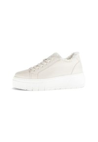 Witte leren sneaker met een zachte voering, ronde neus, platte platformzool en zes vetersluitingsoogjes. Getextureerde rubberen zool voor grip.