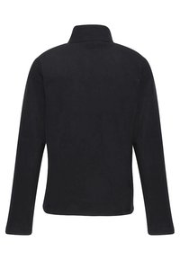 Chaqueta de felpa negra con cuello alto, mangas largas y una textura suave; presenta un diseño simple sin cierres o adornos visibles.