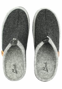 Grijze gevoerde slippers met een zwarte bovenkant, lichtgrijze voering en een stopper voor een verstelbare pasvorm. De binnenzool toont een logo met een gladde textuur.