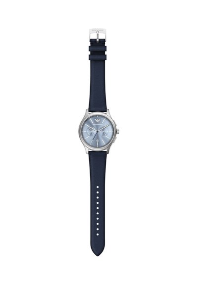 Montre avec bracelet en silicone bleu marine, boîtier en acier inoxydable argenté, cadran rond bleu et trois sous-cadrans. Comprend un affichage de la date et une fermeture à boucle.
