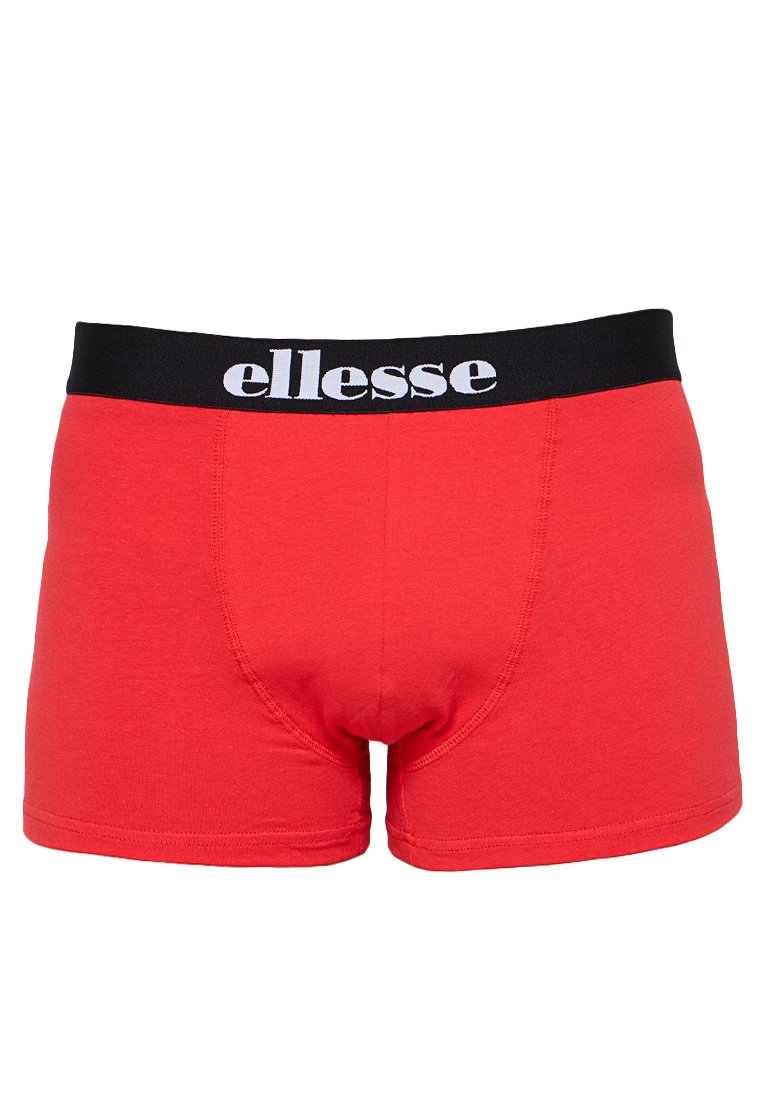 Czerwone bokserki z czarnym elastycznym pasem posiadającym biały napis "ellesse". Wykonane z gładkiego, elastycznego materiału z dopasowanym krojem.