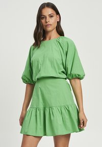 Unselected, green