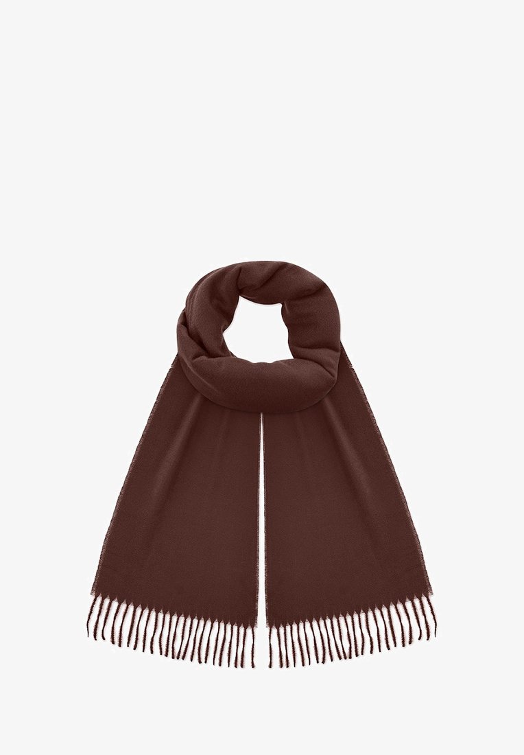 Brązowy szalik wykonany z miękkiego materiału, owinięty w pętlę z długimi, prostymi końcami. Posiada frędzlowane krawędzie, które dodają tekstury.
