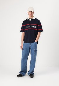 Tommy Hilfiger AMERICANA COLOUR BLOCK RUGBY UNISEX - Polo shirt - desert sky