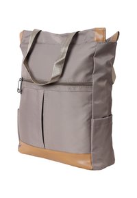 Grå tygkasse med en botten i brunt syntetiskt läder. Har justerbara remmar, en ficka med dragkedja fram och sidofickor.