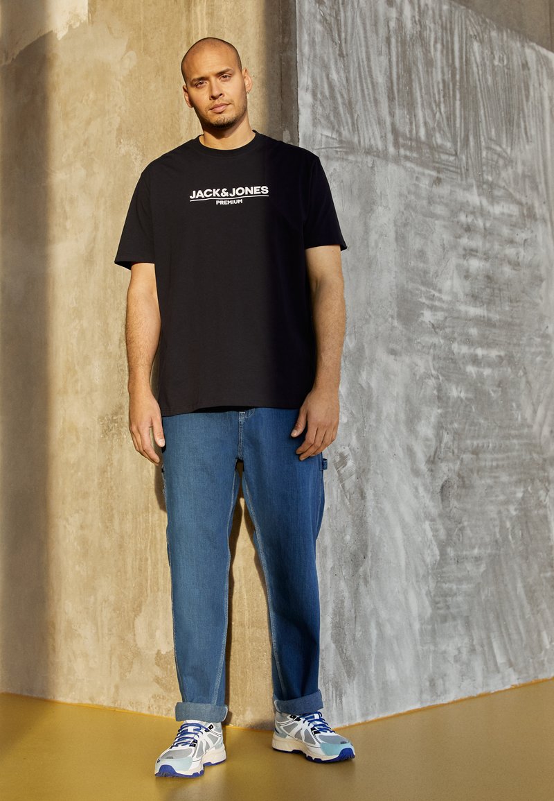 Herren T-Shirts basic | Jack & Jones JPRBLABRANDING TEE CREW NECK T-Shirt print perfect navy/dunkelblau - UR10652 Herren T-Shirts basic | Jack & Jones JPRBLABRANDING TEE CREW NECK T-Shirt print perfect navy/dunkelblau - UR10652