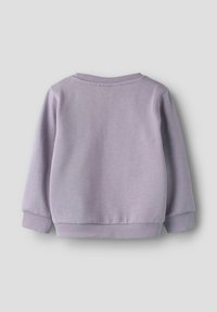 Fioletowa bluza z okrągłym dekoltem, długimi rękawami i ściągaczami. Miękki materiał o gładkiej fakturze. Prosty design bez wzorów.