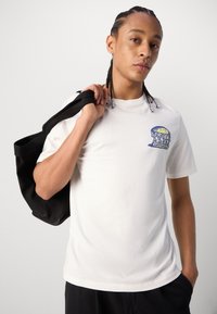 Scotch & Soda SMU CHILL OUT - Apdrukāts T-krekls - white
