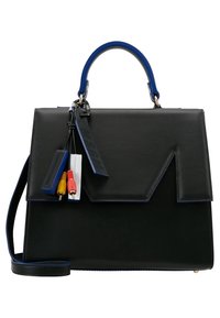 Sac à main en cuir noir avec poignée et bordure bleues, design géométrique du rabat, et porte-clés avec prises audio colorées.