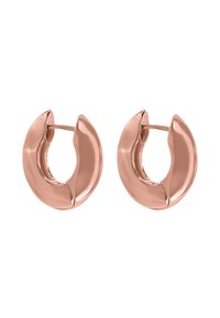 Orecchini a cerchio in oro rosa con un design semi-circolare, caratterizzati da una superficie liscia e lucida e da un'apertura al centro per un aspetto moderno.