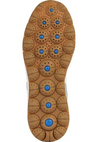 Suela de zapato con una suela de goma que presenta patrones circulares, acentos azules y agujeros de ventilación, diseñada para ofrecer tracción y comodidad.