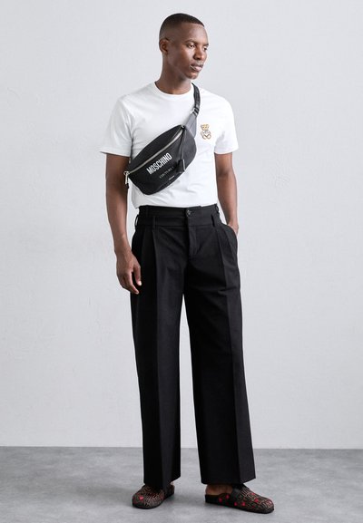 MOSCHINO ACCESSORISTICA VARIA UNISEX - Övtáska - fantasia nero