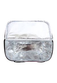 Rechteckige silberne isolierte Kühltasche mit geöffnetem Reißverschluss, die das reflektierende Innenfutter und das leere Innenfach zeigt.