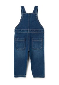 Dunkelblaue Jeanslatzhosen mit verstellbaren Trägern, einer vorderen Latztasche und zwei hinteren Taschen. Glatte Textur mit minimalen Nähdetails.