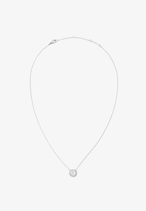 Colier din argint cu un pandantiv circular ce include o piatră înconjurată de mici accente, având un finisaj neted și un design delicat.