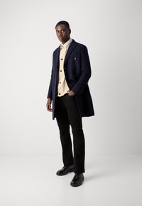 Isaac Dewhirst LONG PEA COAT - Klassischer Mantel - navy