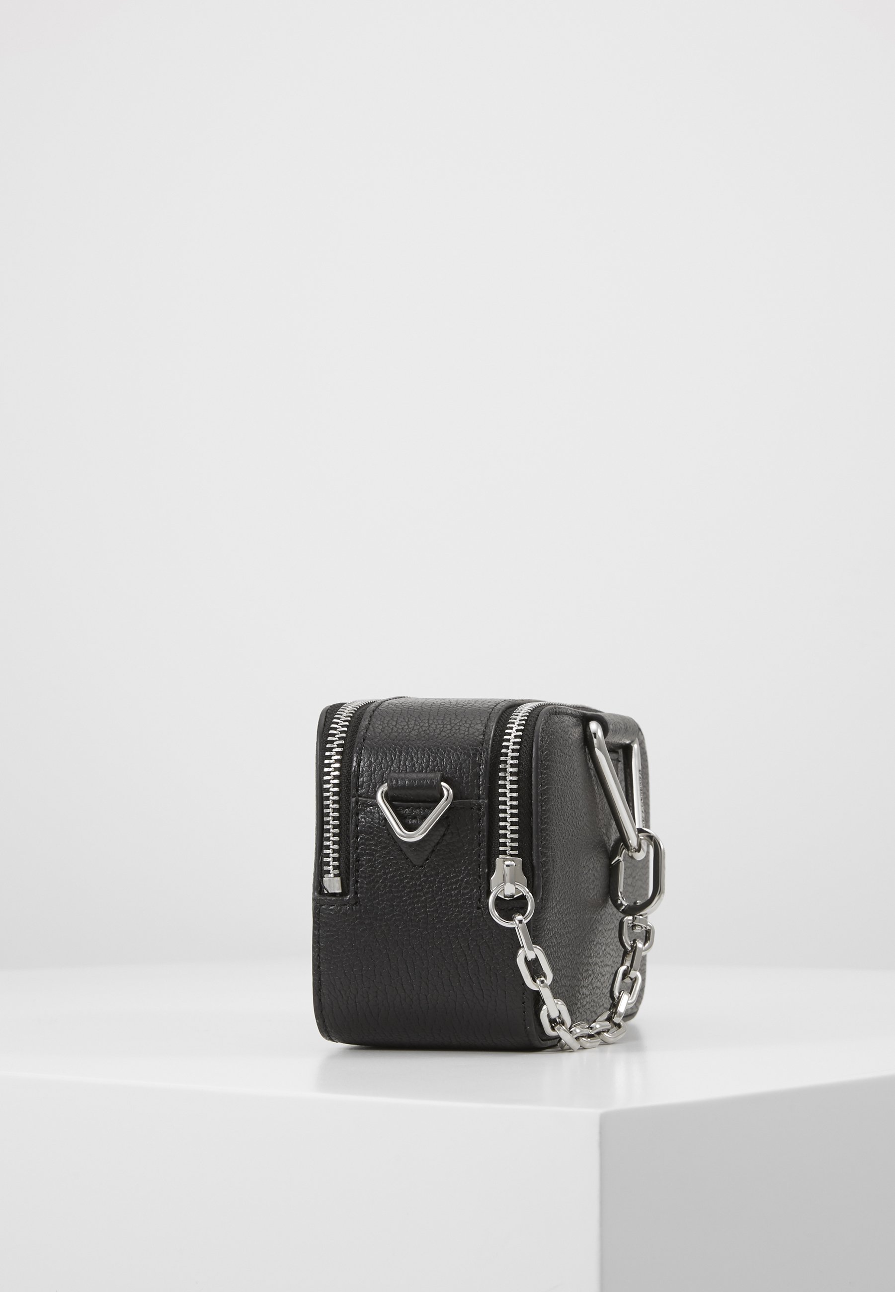KARL LAGERFELD KVEKTOR CAMERA BAG Skulderveske black KARL LAGERFELD KVEKTOR CAMERA BAG Skulderveske black