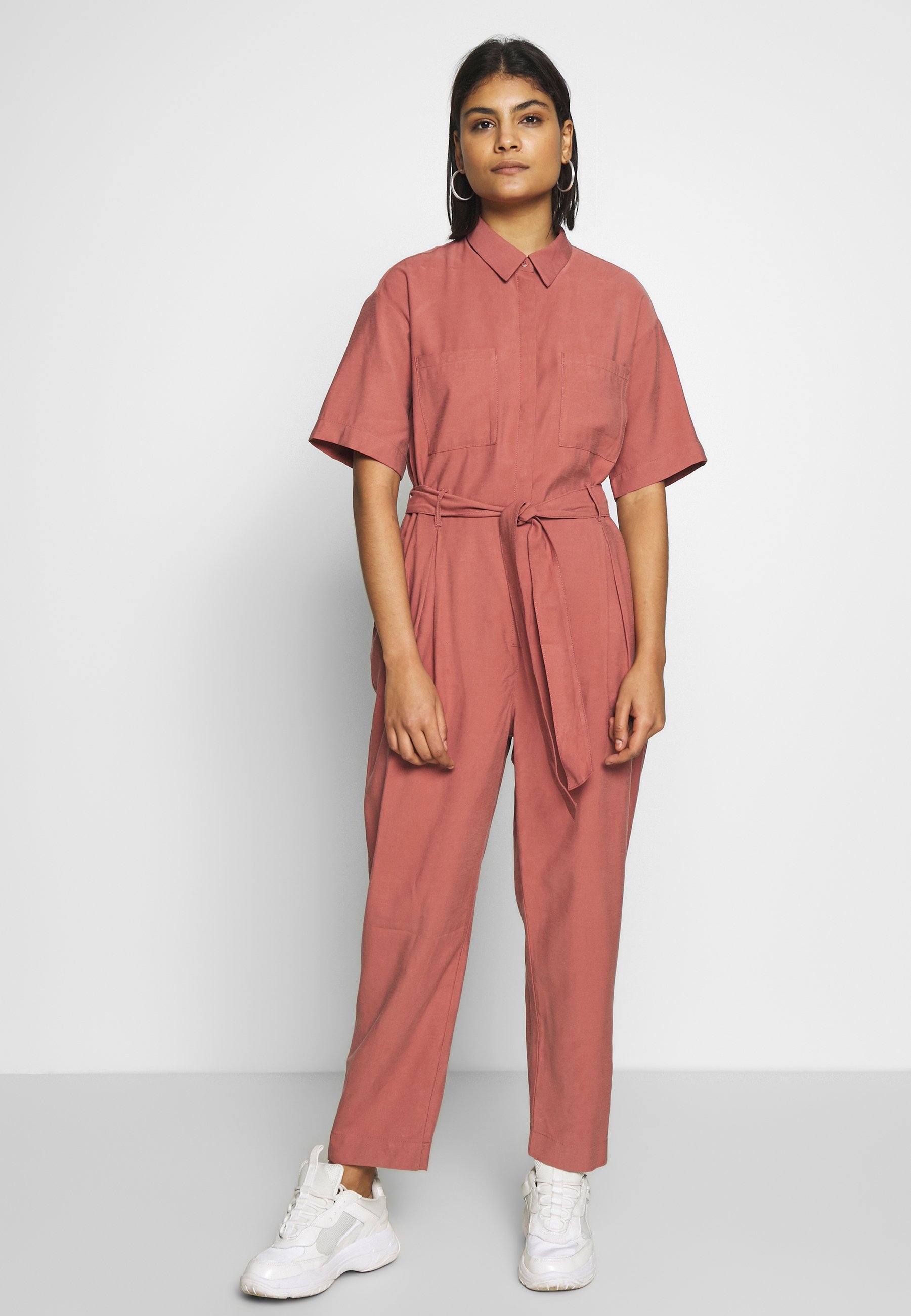 Monki AUGUSTA Jumpsuit red medium dusty Zalando.no Monki KALOLO - Jumpsuit - beige