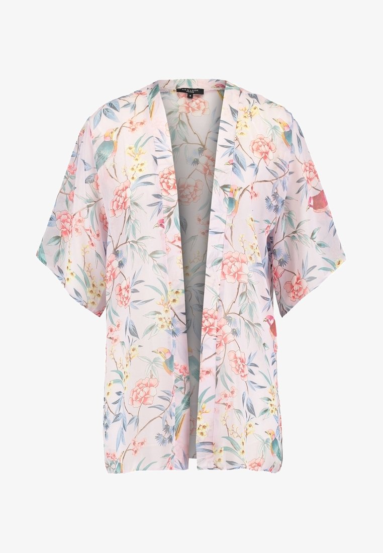 Veste style kimono rose clair à larges manches, avec un motif floral et d'oiseaux colorés.