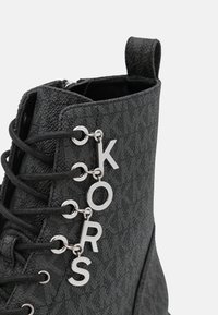 MICHAEL Michael Kors Botines con plataforma - black