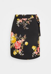 Saia floral preta com uma variedade de flores coloridas, incluindo rosa, amarelo e azul, com um detalhe de laço lateral e um design ajustado.