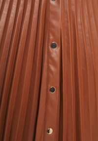VILA VIAMINA SHORT BUTTON COATED SKIRT - Saia plissada - tortiose shell
