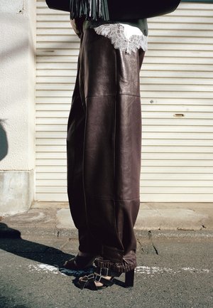 Mango Leather trousers - bordeaux