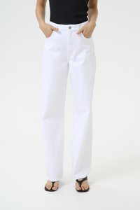 Jean blanc taille haute en denim, avec une coupe droite, des poches arrière et une fermeture à bouton sur le devant. Texture lisse.