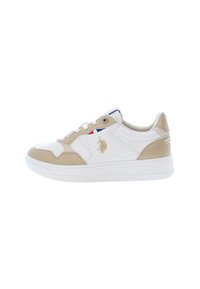 Sneaker bianchi e beige con tomaia in pelle liscia, lati perforati e logo. Presentano una suola imbottita e accenti in contrasto.