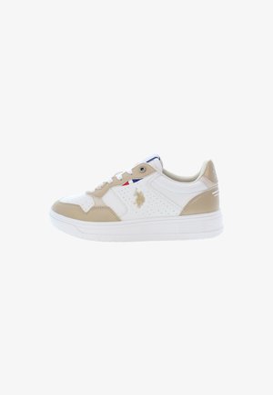 Sneaker bianchi e beige con tomaia in pelle liscia, lati perforati e logo. Presentano una suola imbottita e accenti in contrasto.
