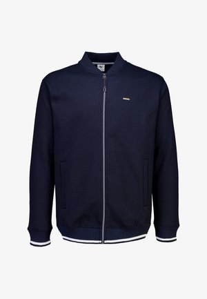 Granatowy rozpinany sweter z żeńskim kołnierzykiem, dwoma przednimi kieszeniami oraz białymi paskami na mankietach i dolnym brzegu. Minimalistyczne detale markowe.