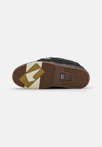 Globe SABRE - Trainers - black