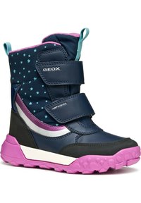 Botas de agua en color navy con un patrón de estrellas, dos correas de Velcro, un cuello forrado en rosa y una suela texturizada en rosa y negro para mayor tracción.