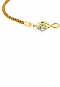 Pulsera de oro con banda de cuerda retorcida, que presenta un símbolo de infinito adornado con un centro de gema ovalada clara.