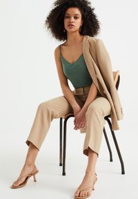 WE Fashion SINGLET - Top - green