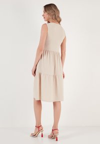 LELA REGULAR FIT - Neulemekko - stone