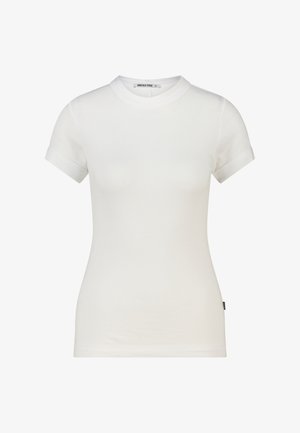 T-shirt blanc côtelé à manches courtes ajusté, col rond et manches retroussées, étiqueté "America Today" à l'intérieur du col.