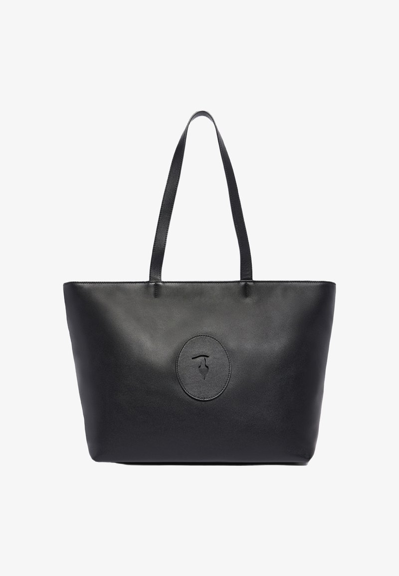 Czarna skórzana torba na ramię z dwoma długimi uchwytami i okrągłym, wyembossowanym logo umieszczonym na przedzie.