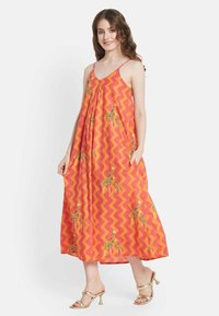 Be Sunset PAZ - Robe longue - fuchsia