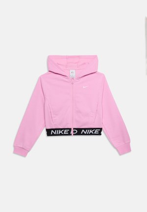 Sweat à capuche zippé rose avec capuche, manches longues, petit logo Nike blanc sur la poitrine et ceinture élastique noire avec texte "NIKE" répété.
