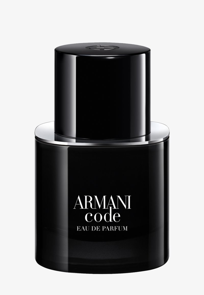 Flacon cylindrique noir d'Armani Code Eau de Parfum avec bord argenté brillant et bouchon noir, texte blanc de la marque à l'avant.