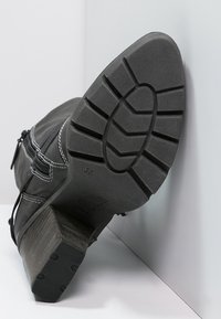 s.Oliver Kotníkové boty - dark grey